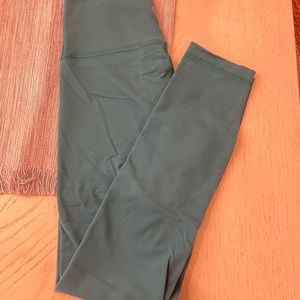 Lululemon high times 7/8 pant sz 4